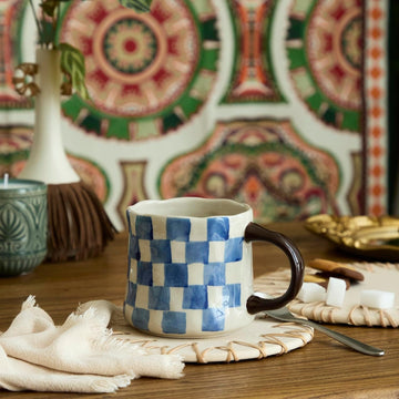 Retro Checkered Ceramic Coffee Mug – Large Handle Vintage Patterned Tea Cup