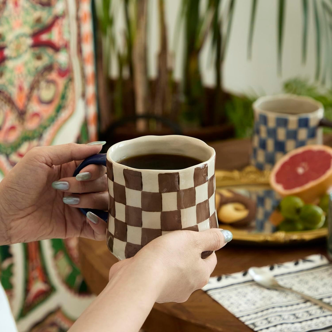 Retro Checkered Ceramic Coffee Mug – Large Handle Vintage Patterned Tea Cup